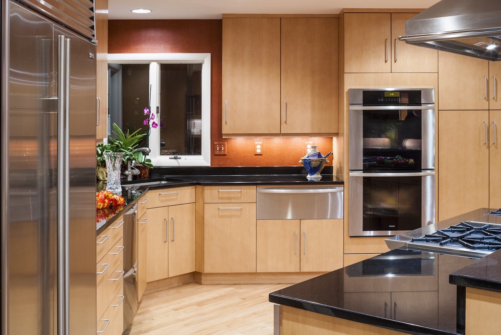 Four Helpful Tips For Designing A Small Kitchen
